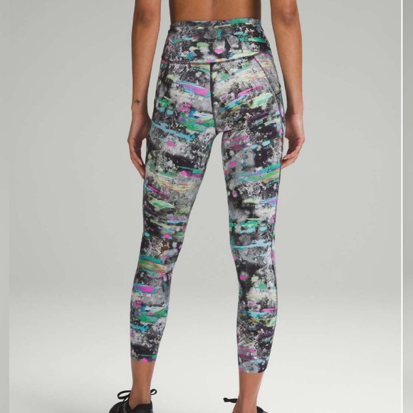 Lululemon Fast and Free HR Tight 25" *Pockets - Picture 6 of 10